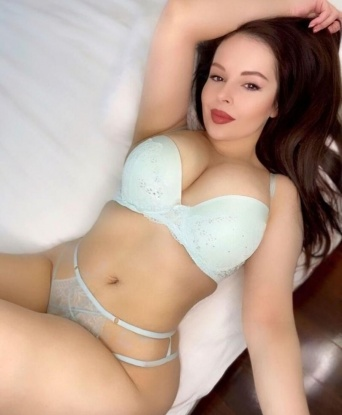 Молодая и стройная красотка, готовая исполнить все ваши фантазии. Приглашаю к себе в гости для незабываемого времяпровождения. 8761, 25 лет